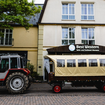 Weinbergsrundfahrt vom Hotel in die Weinberge mit Jakob Gerhardt Nierstein